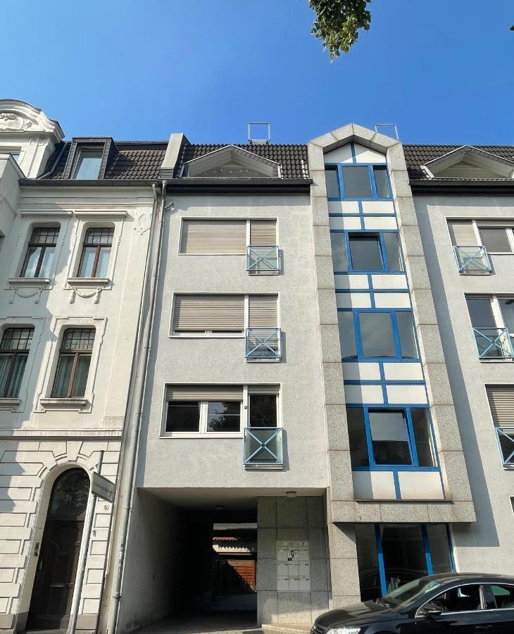 Golden Design Apartment Familie Business 6 Pers Buero Fitnessecke Naehe Messe Dus 1000 Mbit Дуйсбург Екстер'єр фото