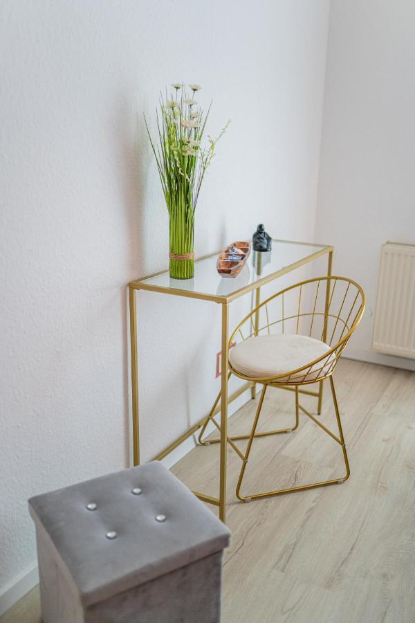 Golden Design Apartment Familie Business 6 Pers Buero Fitnessecke Naehe Messe Dus 1000 Mbit Дуйсбург Екстер'єр фото
